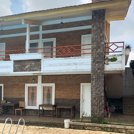 Urbanview Hotel Villa Q Gisting Bandjarnegeri ภายนอก รูปภาพ
