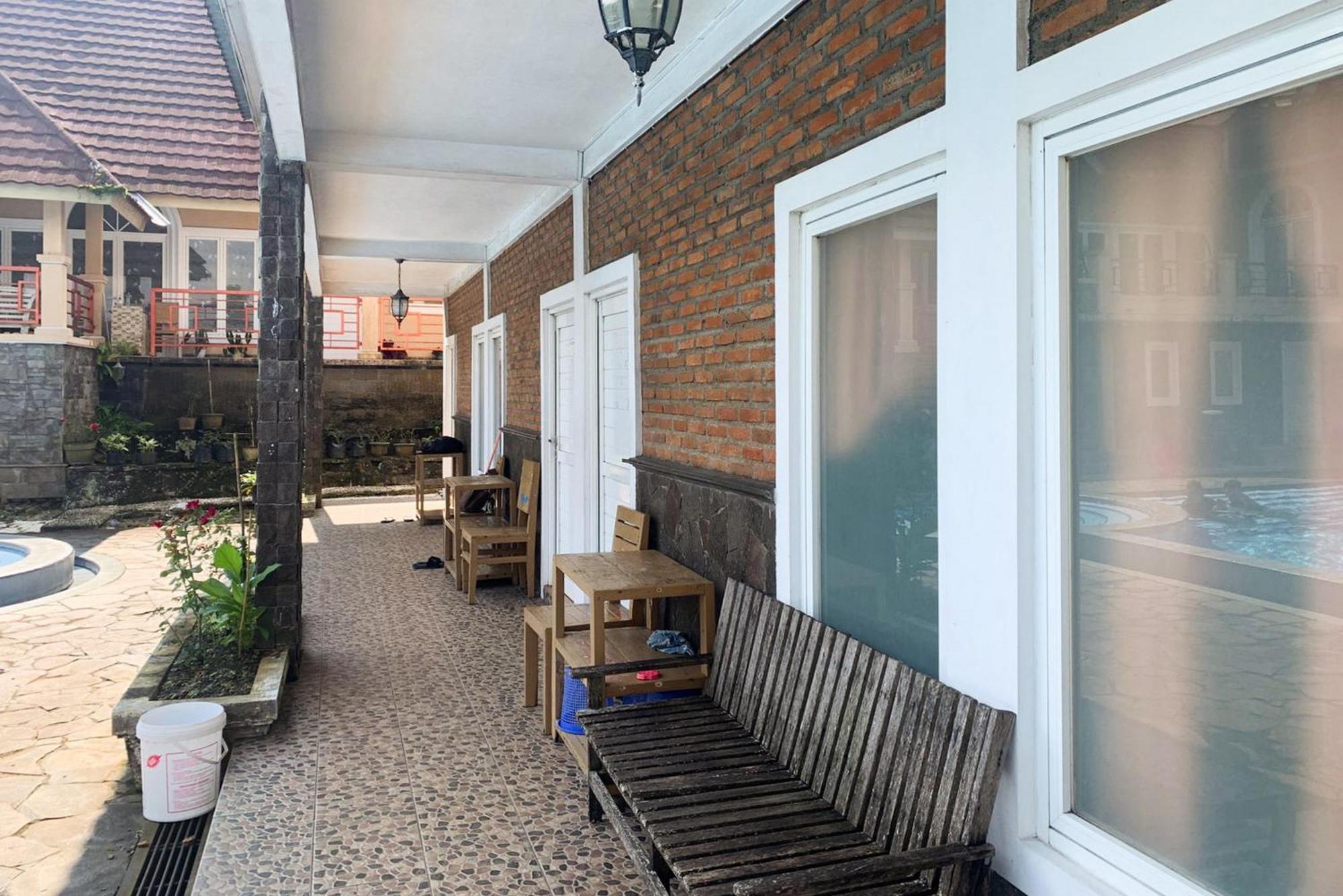 Urbanview Hotel Villa Q Gisting Bandjarnegeri ภายนอก รูปภาพ