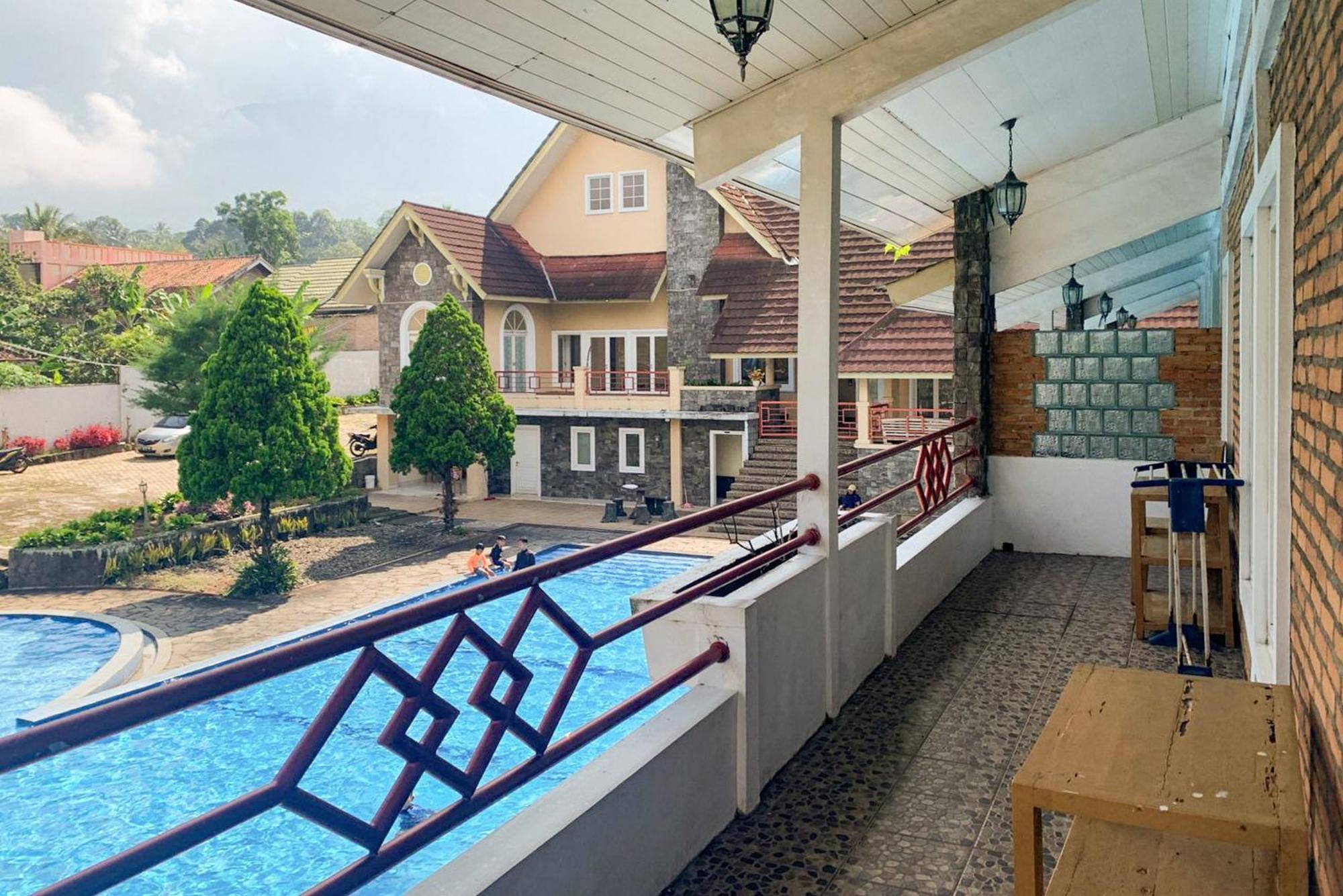 Urbanview Hotel Villa Q Gisting Bandjarnegeri ภายนอก รูปภาพ