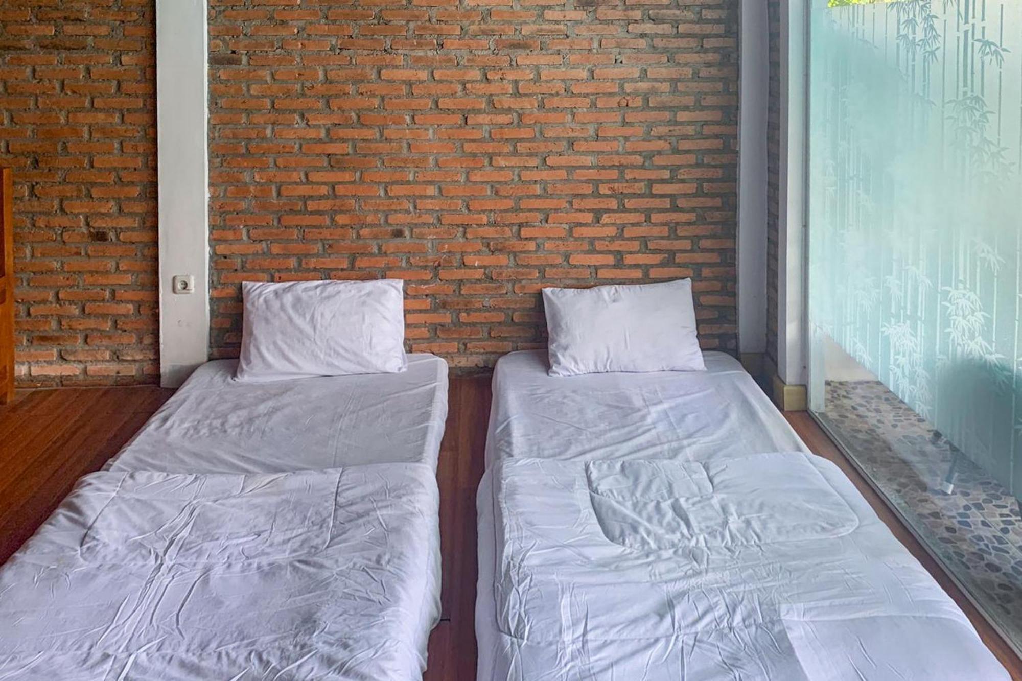 Urbanview Hotel Villa Q Gisting Bandjarnegeri ภายนอก รูปภาพ