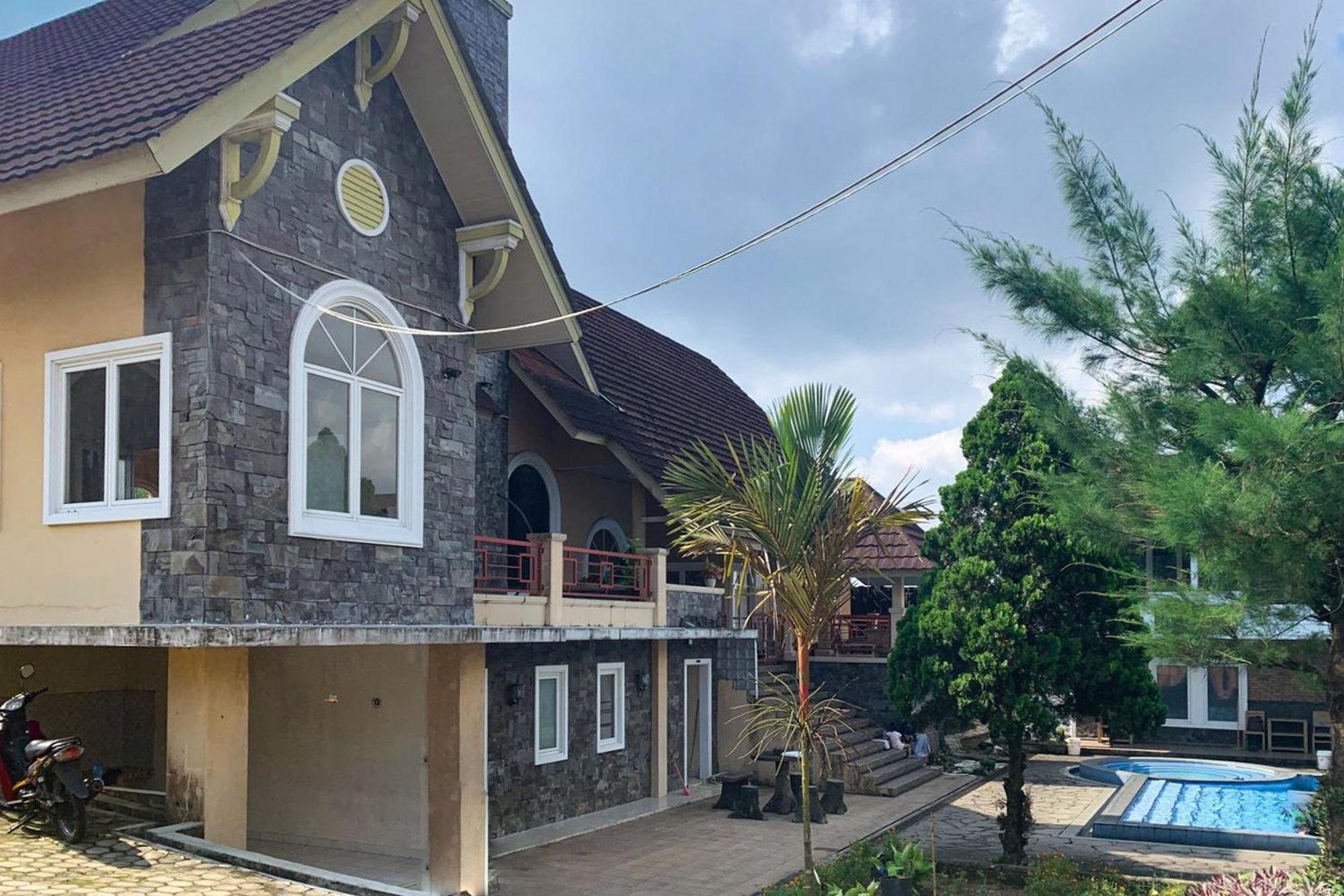 Urbanview Hotel Villa Q Gisting Bandjarnegeri ภายนอก รูปภาพ