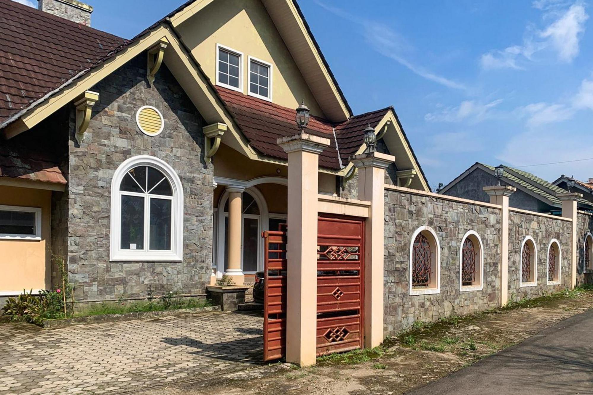 Urbanview Hotel Villa Q Gisting Bandjarnegeri ภายนอก รูปภาพ