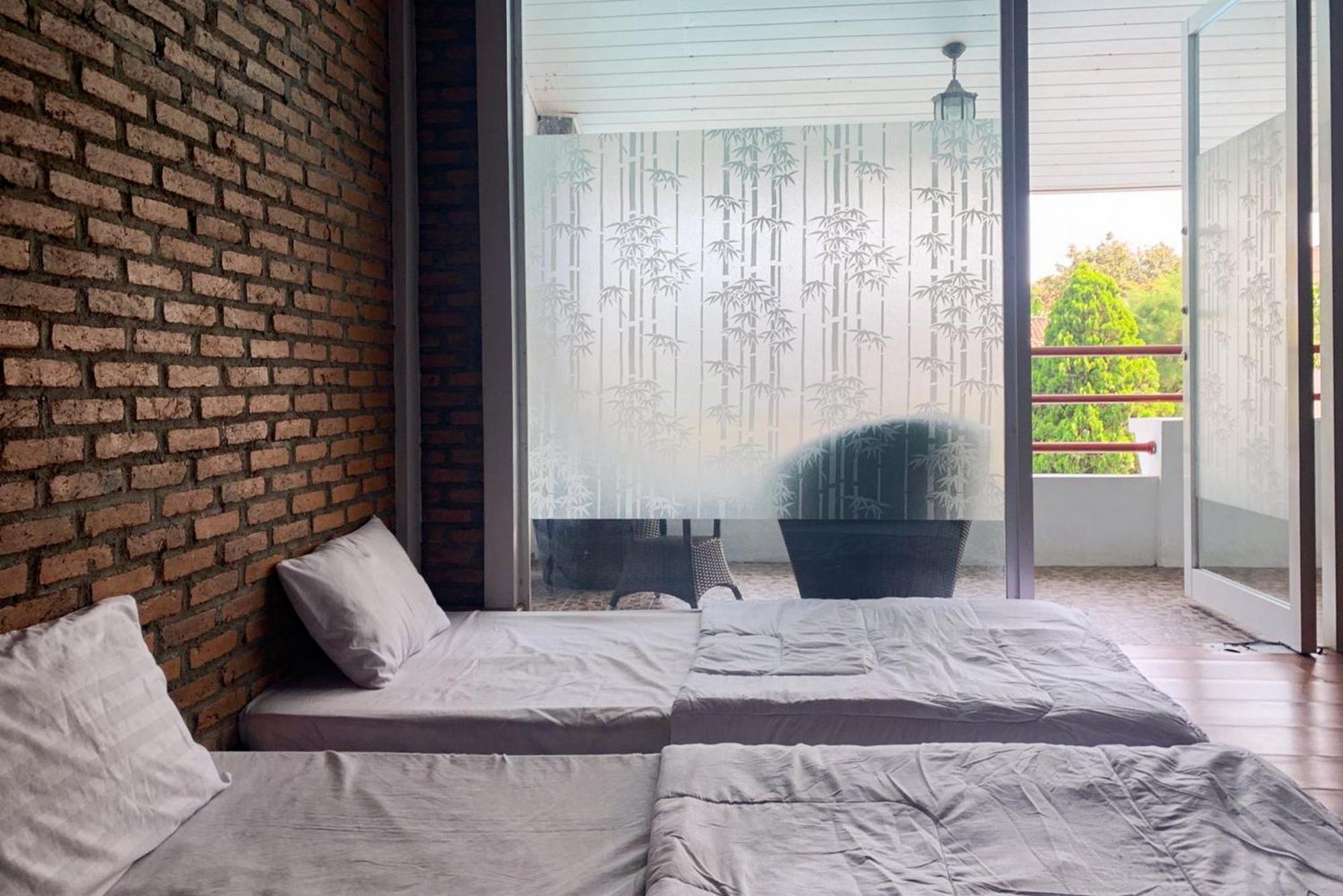 Urbanview Hotel Villa Q Gisting Bandjarnegeri ภายนอก รูปภาพ