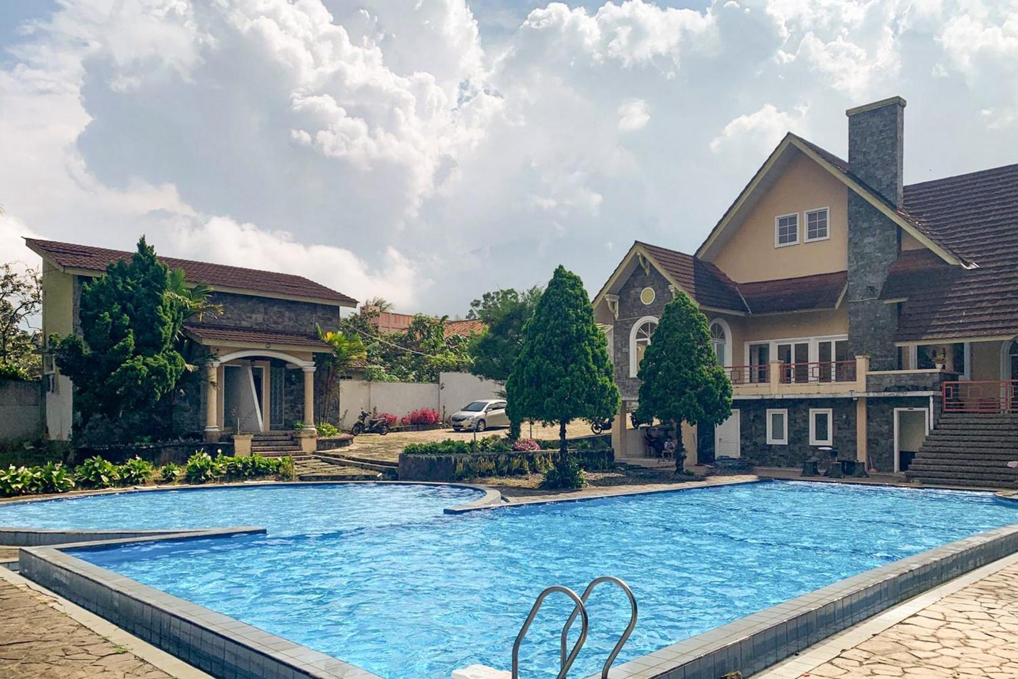 Urbanview Hotel Villa Q Gisting Bandjarnegeri ภายนอก รูปภาพ