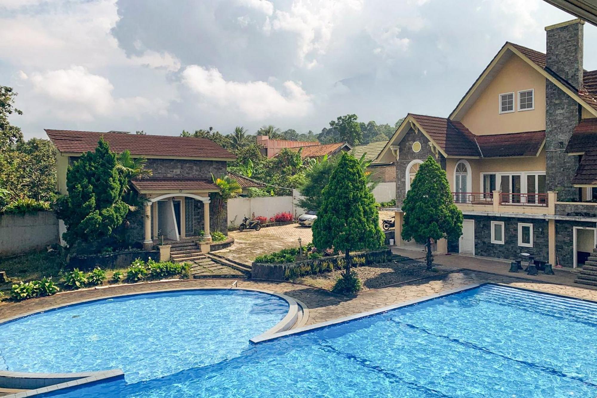 Urbanview Hotel Villa Q Gisting Bandjarnegeri ภายนอก รูปภาพ